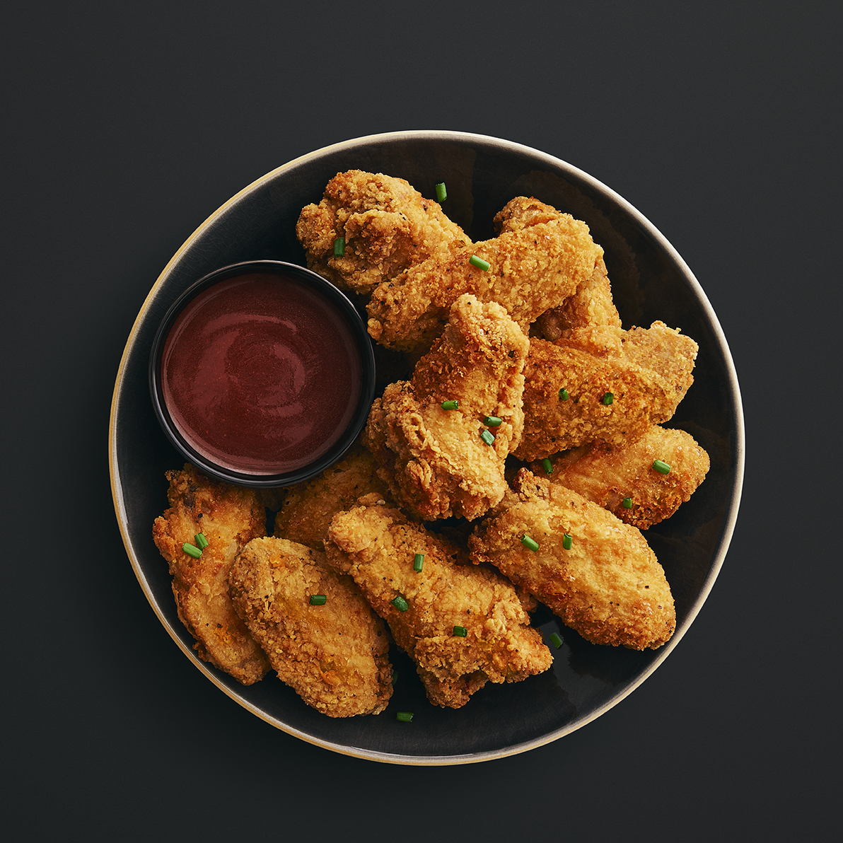 Crispy chicken wings on a plate with BBQ Tennessee Whisky sauce